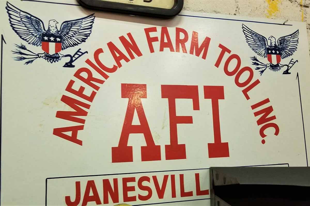 The schlueter company american farm tool logo